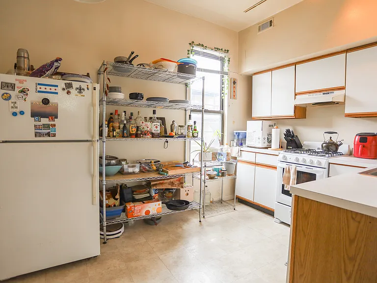 1454 W Erie St #2E — Photo 2