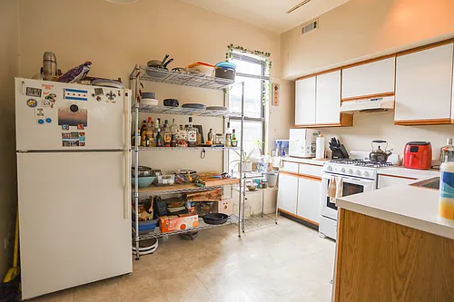 1450 W Erie St #2W Photo 1