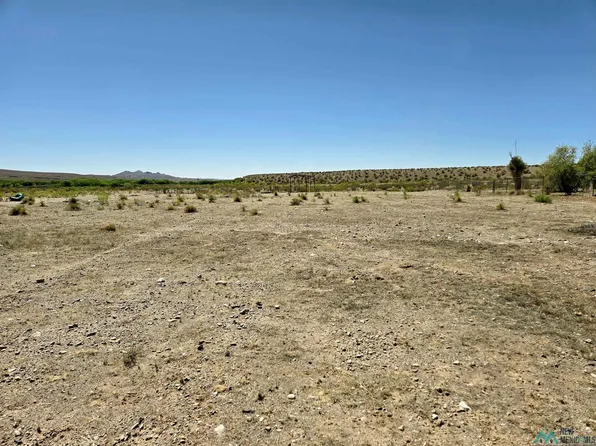 17 Seco Rd, Caballo, NM 87931