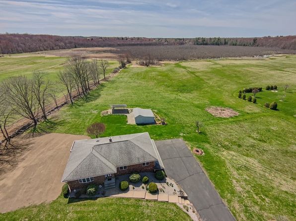 62 Truby St, Granby, MA 01033