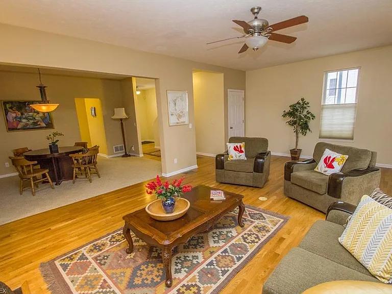 8430 Chester Pkwy — Photo 5