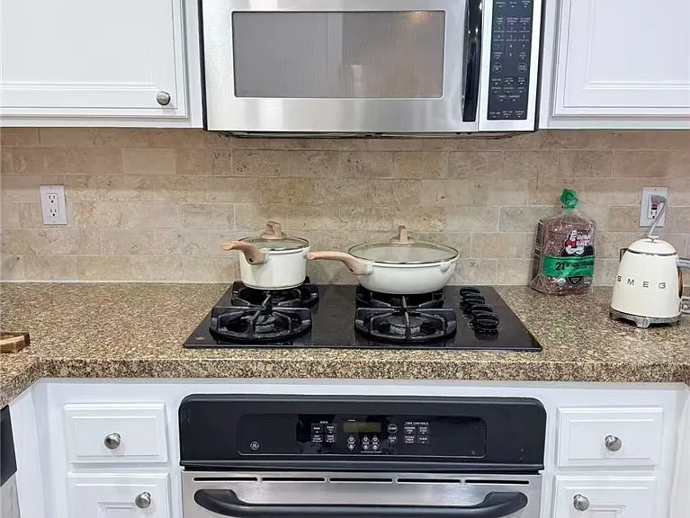 2125 S Bentley Ave #107 — Photo 10