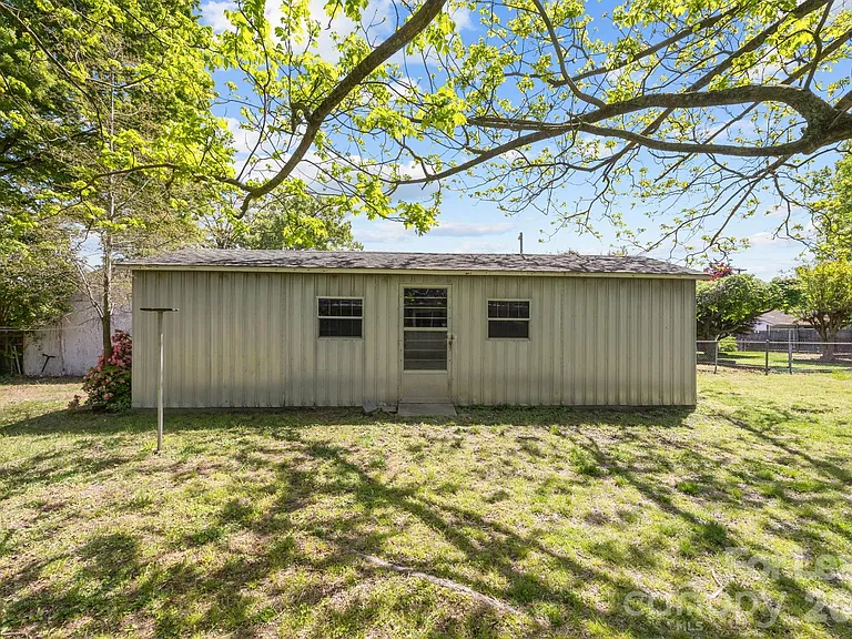 1502 Cloverdale Ln — Photo 27