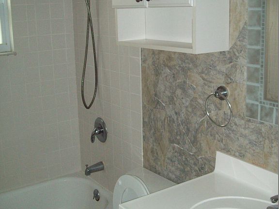 4th image of 10221 Carolina St