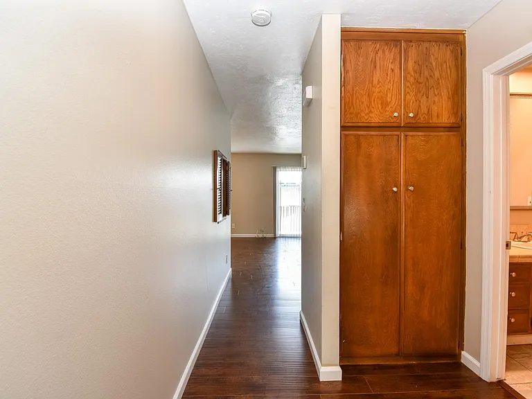 Megan Court Apartments — Photo 27