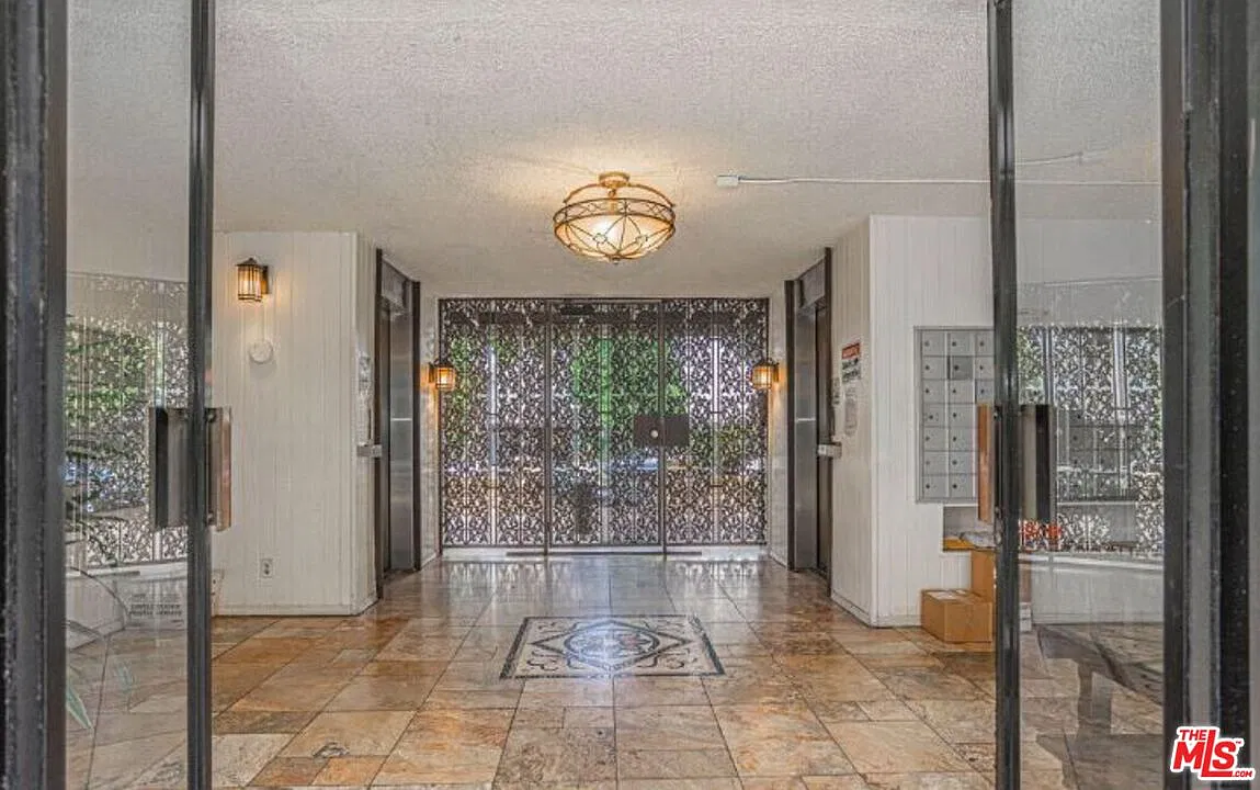Studio, 1.0 bath, 385 sqft, $1,550 — Photo 4