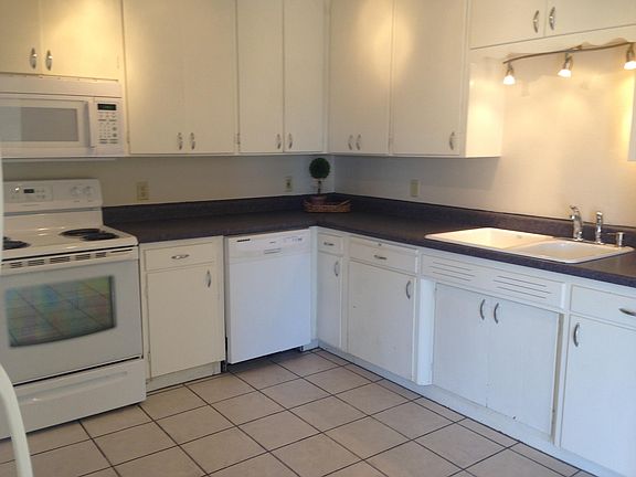 3rd image of 241 N Hobson