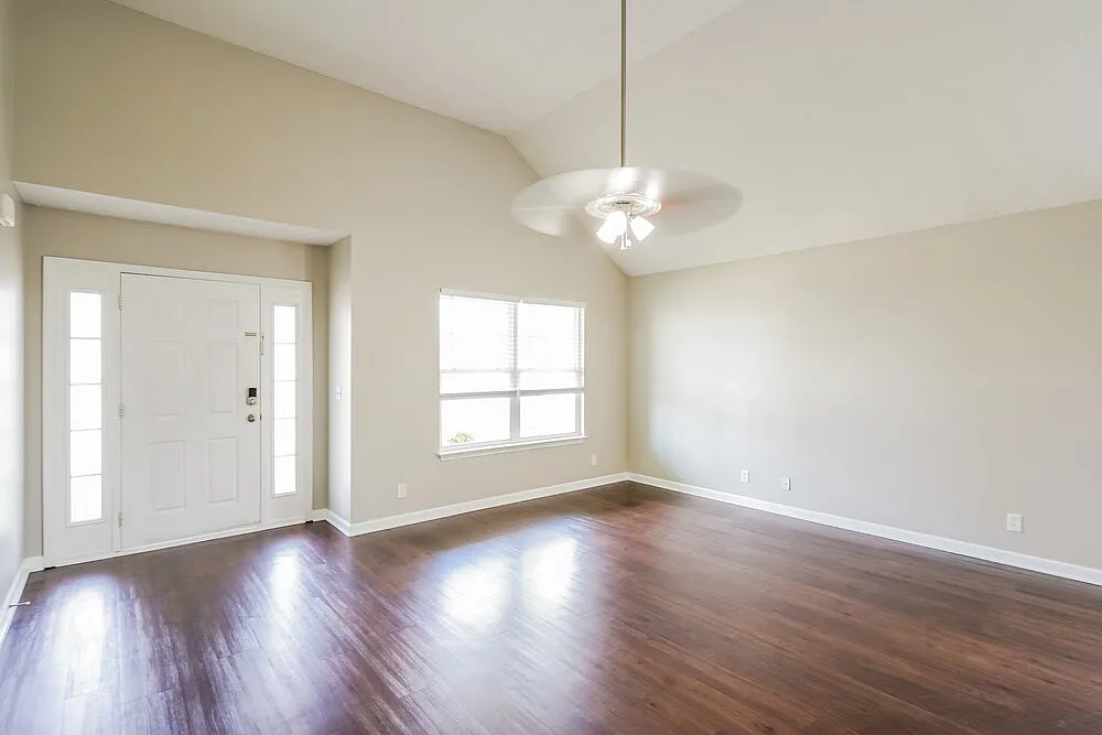 3 bed, 2.0 bath, 1248 sqft, $2,105 — Photo 3