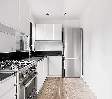 5th image of 135 E 54th St APT 7F