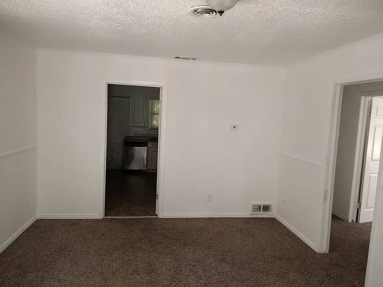 1610 Parkhaven Dr — Photo 4