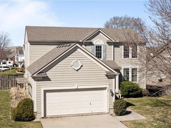 133 Indian Wells Dr, Olathe, KS 66061