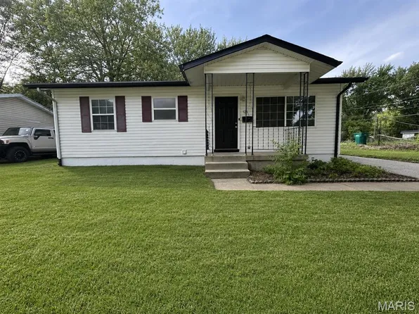 121 Saint Dorothy Dr, Cahokia, IL 62206