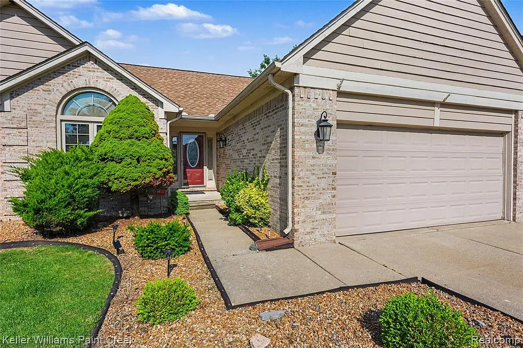 3 bed, 2.5 bath, 3400 sqft, $3,000 — Photo 4
