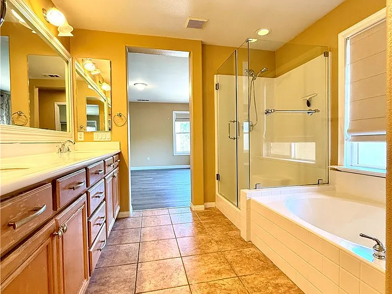 1319 Jacaranda Cir — Photo 15