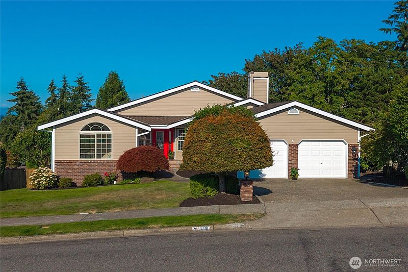 2nd image of 2301 Overview Drive NE