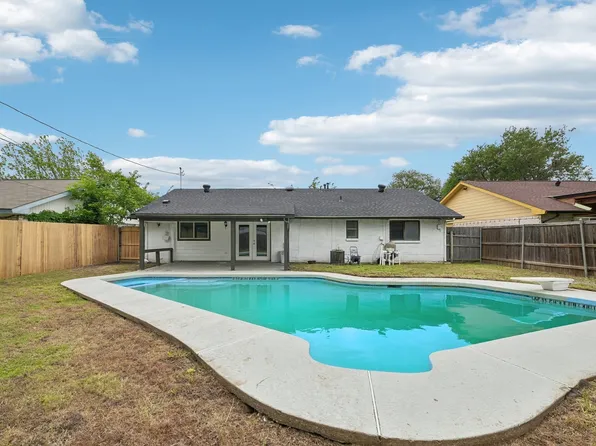 402 W Springdale Ln, Grand Prairie, TX 75052