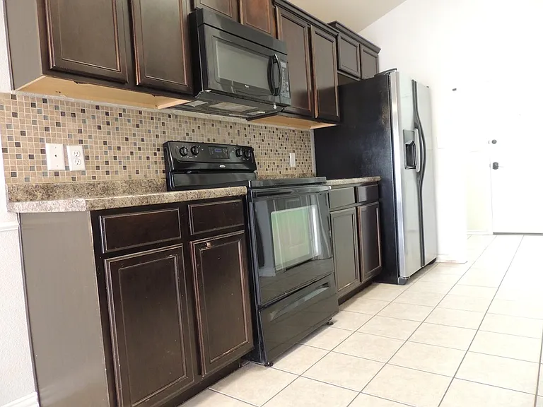805 Nolan Ryan Dr — Photo 6