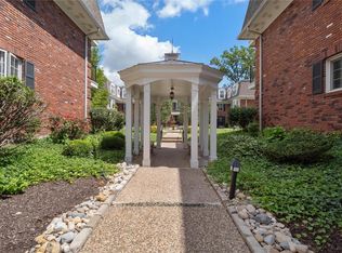 526 N Kirkwood Rd APT 1A, Saint Louis, MO 63122
