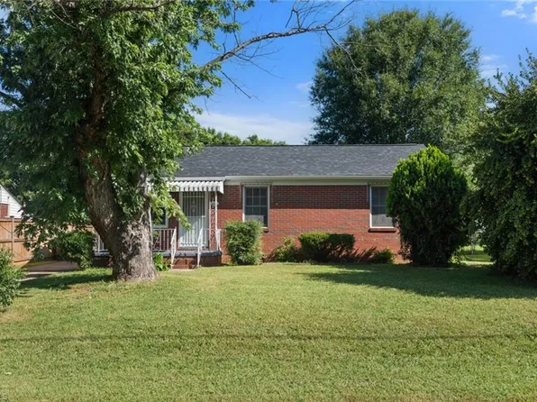 413 W 26th St, Winston Salem, NC 27105