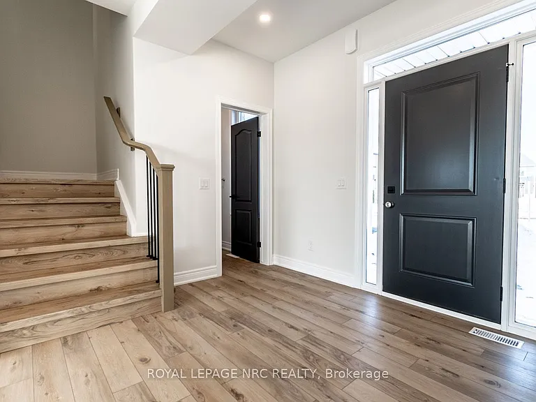 121A Moffatt St #25 — Photo 3
