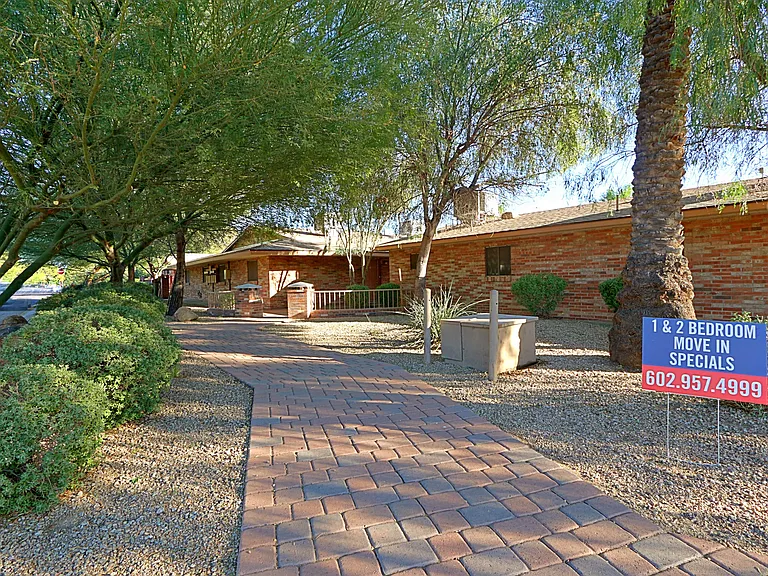 707 W Rose Ln — Photo 14