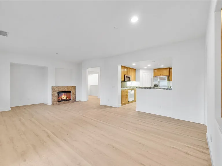 211 Lockford — Photo 4