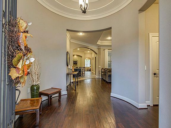 5th image of 135 N Almondell Cir
