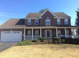 7519 Admiral Nelson Dr, Warrenton, VA 20186