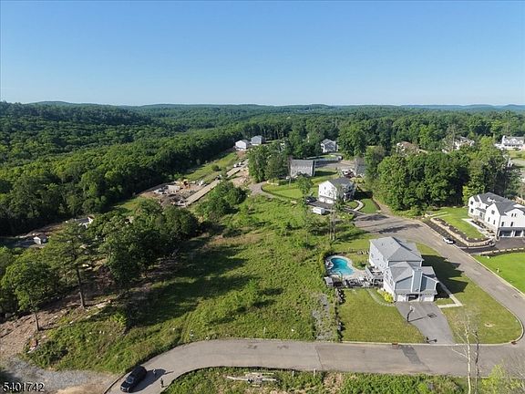 2nd image of 60 Heritage Dr