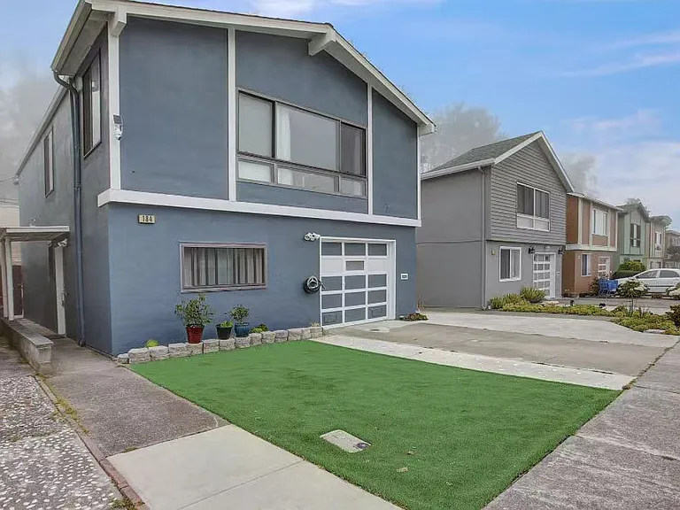 184 Canterbury Ave — Photo 3