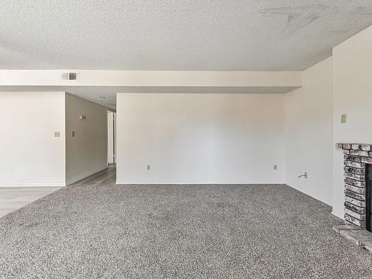 1021 W Perdew Ave — Photo 30