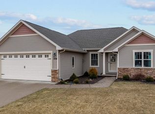W7104 Glenford Way, Greenville, WI 54942
