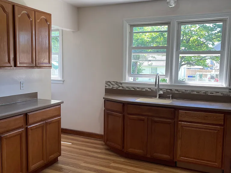526 Franklin Ave #1 — Photo 6