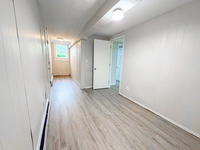515 W Oak St — Photo 4