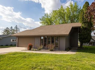 500 NW Lincoln St, Adams, MN 55909