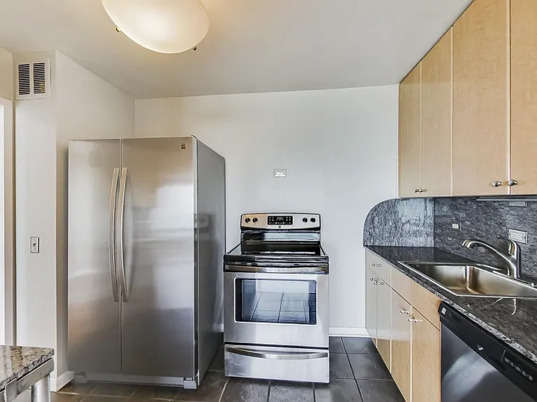 5445 N Sheridan Rd #1706 — Photo 10