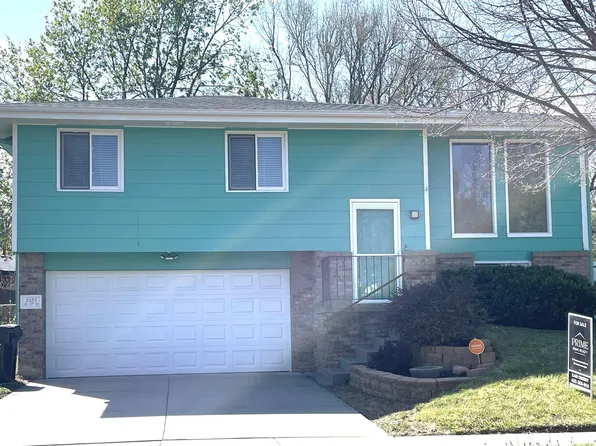 2323 SW 17th St, Lincoln, NE 68522