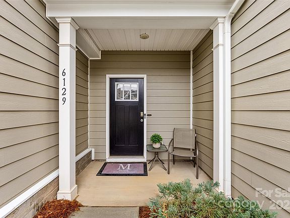 4th image of 6129 Artigas Dr