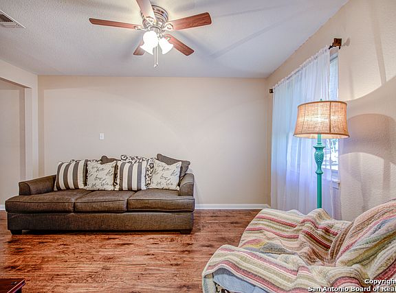 4th image of 217 Valley Oak Dr