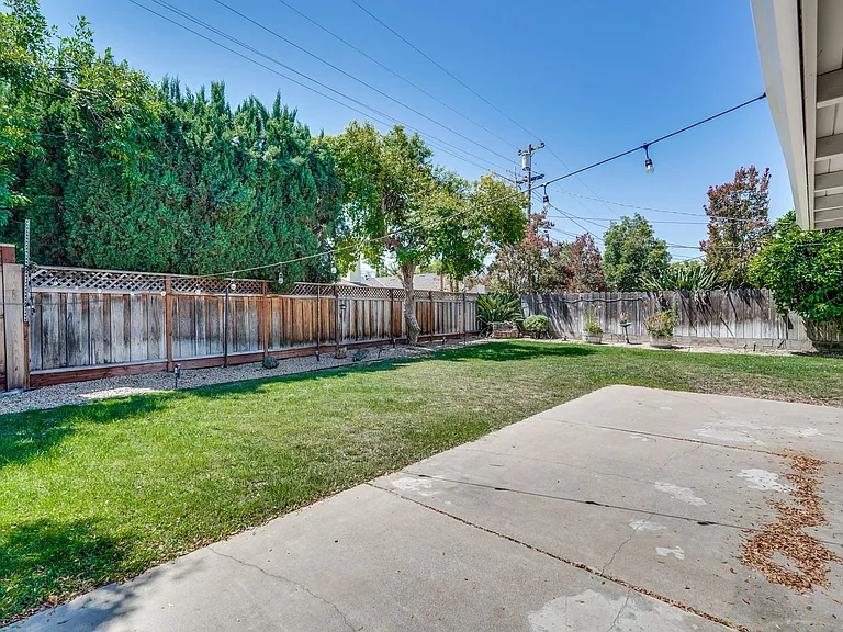 1572 Tobias Dr — Photo 31