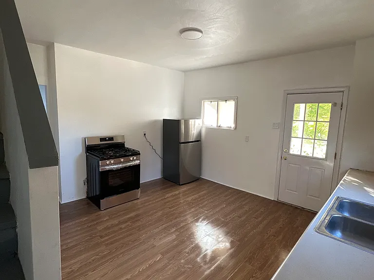 709 Fairview Ave — Photo 6