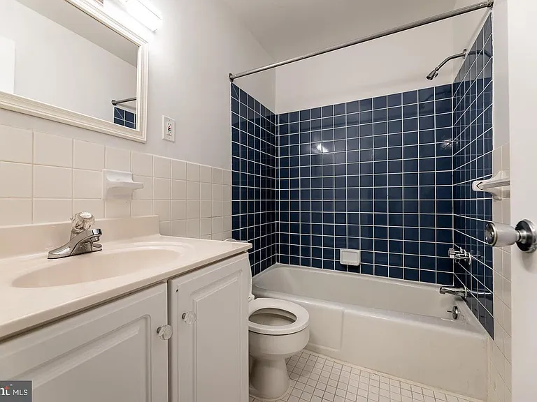 10648 Montrose Ave #102 — Photo 11