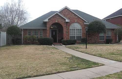 2nd image of 1932 Walters Dr
