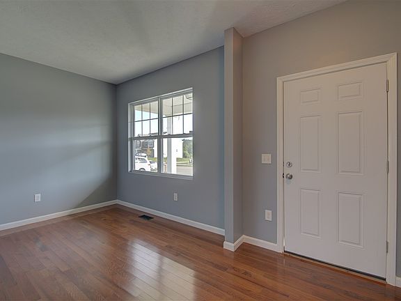 5th image of 337 University Dr