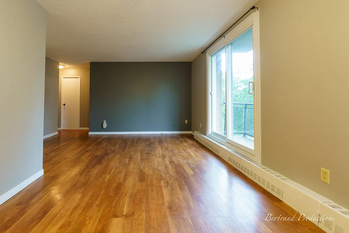 2100 Regent Street — Photo 2