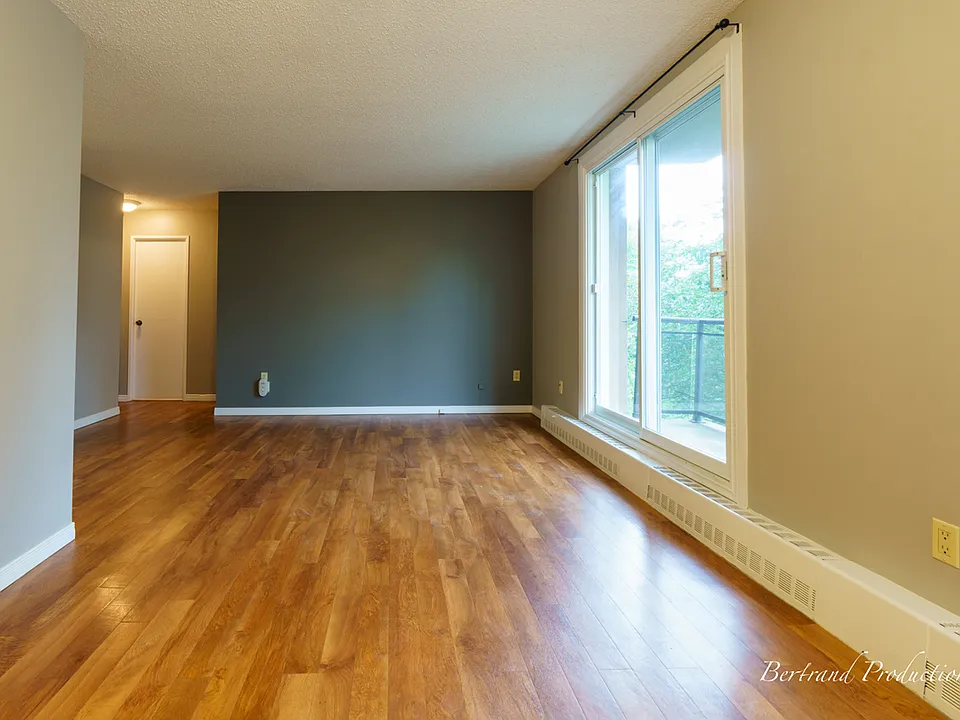 2100 Regent St #2