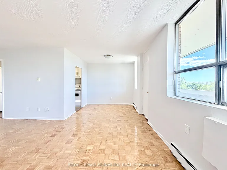 525 Eglinton Ave E #804 — Photo 6