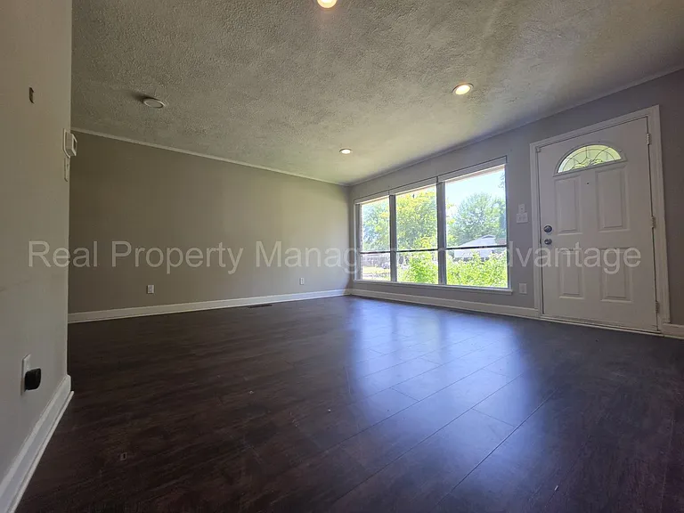 22041 Jerome St — Photo 3