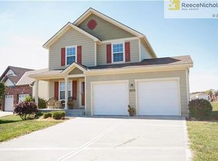 1053 SW Arborway Dr, Lees Summit, MO 64082