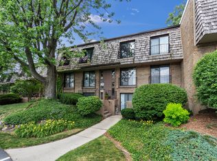 1703 Northfield Sq APT D, Northfield, IL 60093